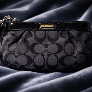 COACH Black Signature Wristlet GUC
